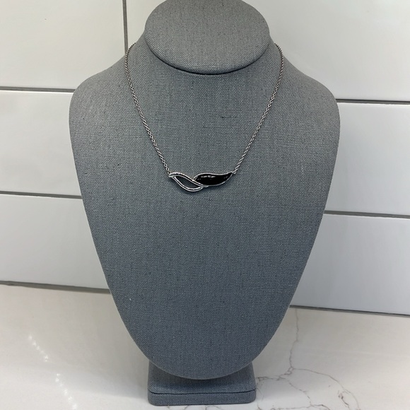 Vintage Monet Classic Necklace with Black Enamel Leaf. - Picture 2 of 6